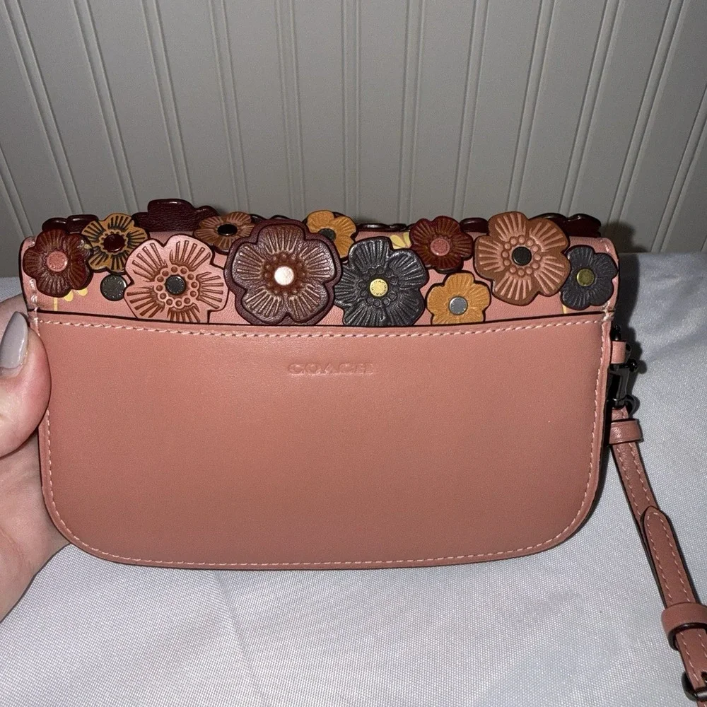 COACH 1941 Tea Rose Pink Leather 3D Floral Appliqué Wristlet Clutch Bag Purse